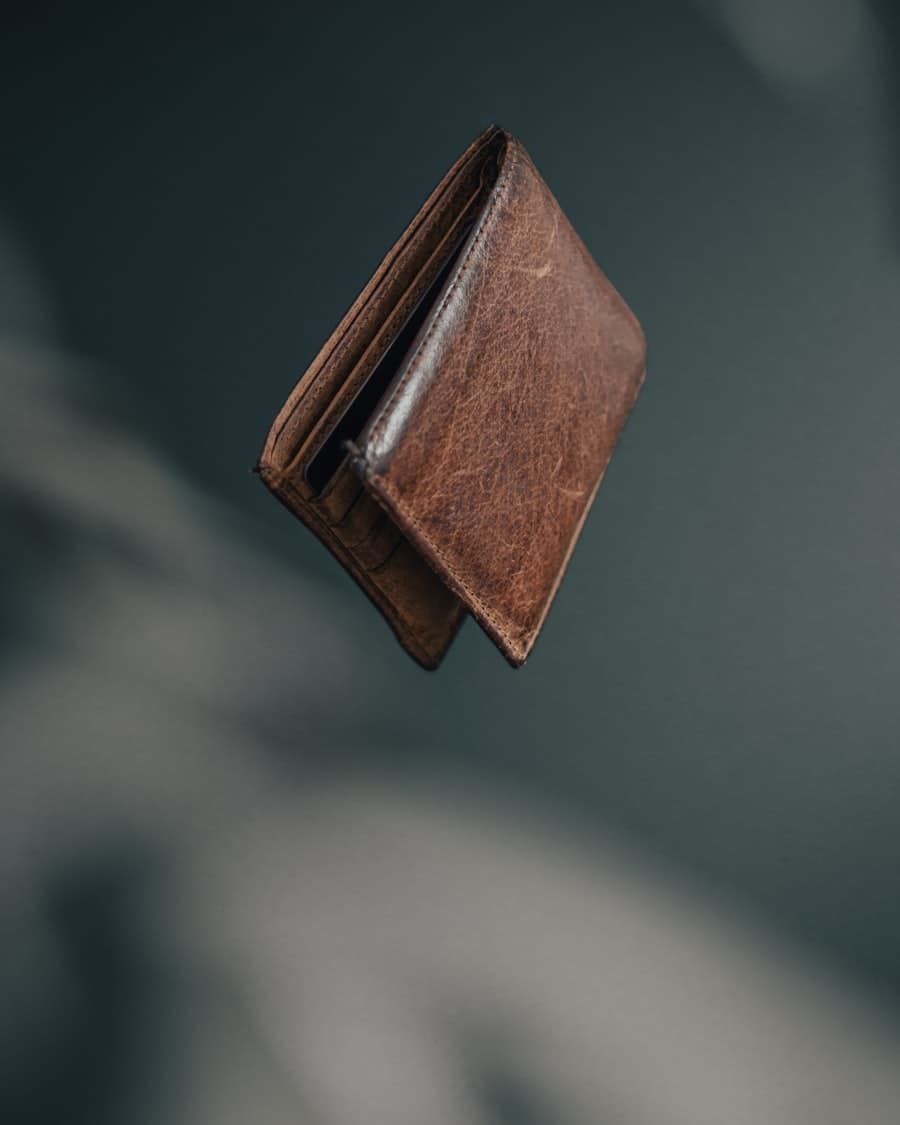 Bifold leather wallet